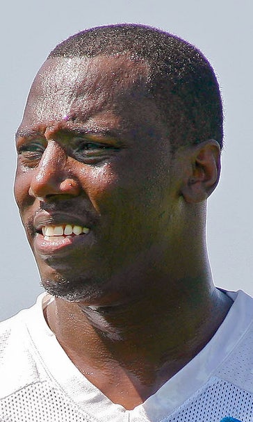 Jaguars' Chris Clemons arrives for training camp, sits out practice